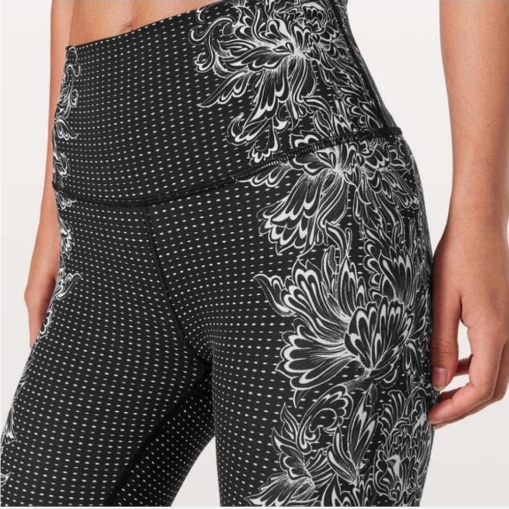 Lululemon High Rise Full-On Luxtreme Leggings Size 4 25”